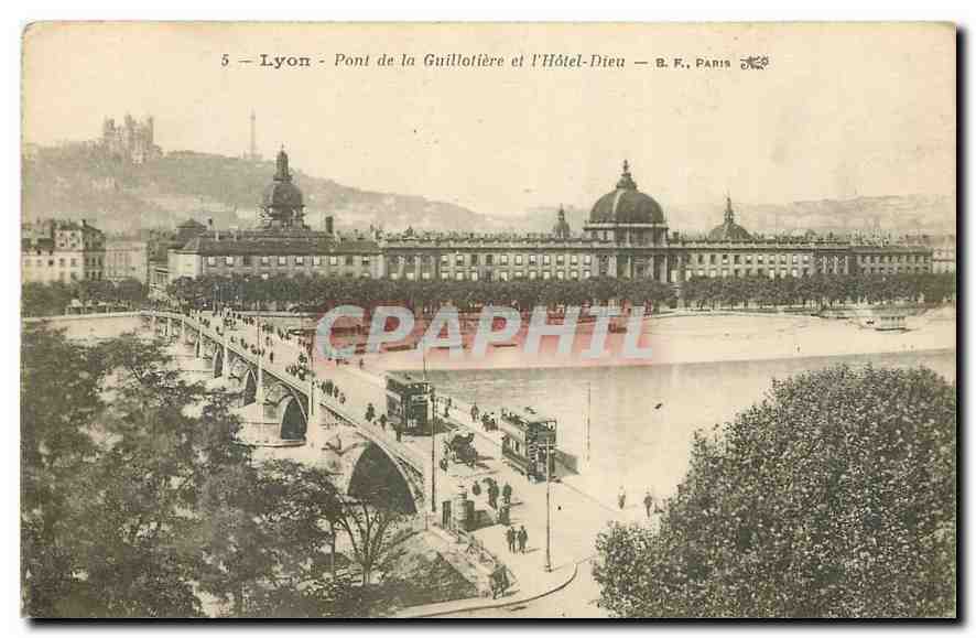 CPA Lyon Pont de la Guillotiere et l'Hotel Dieu