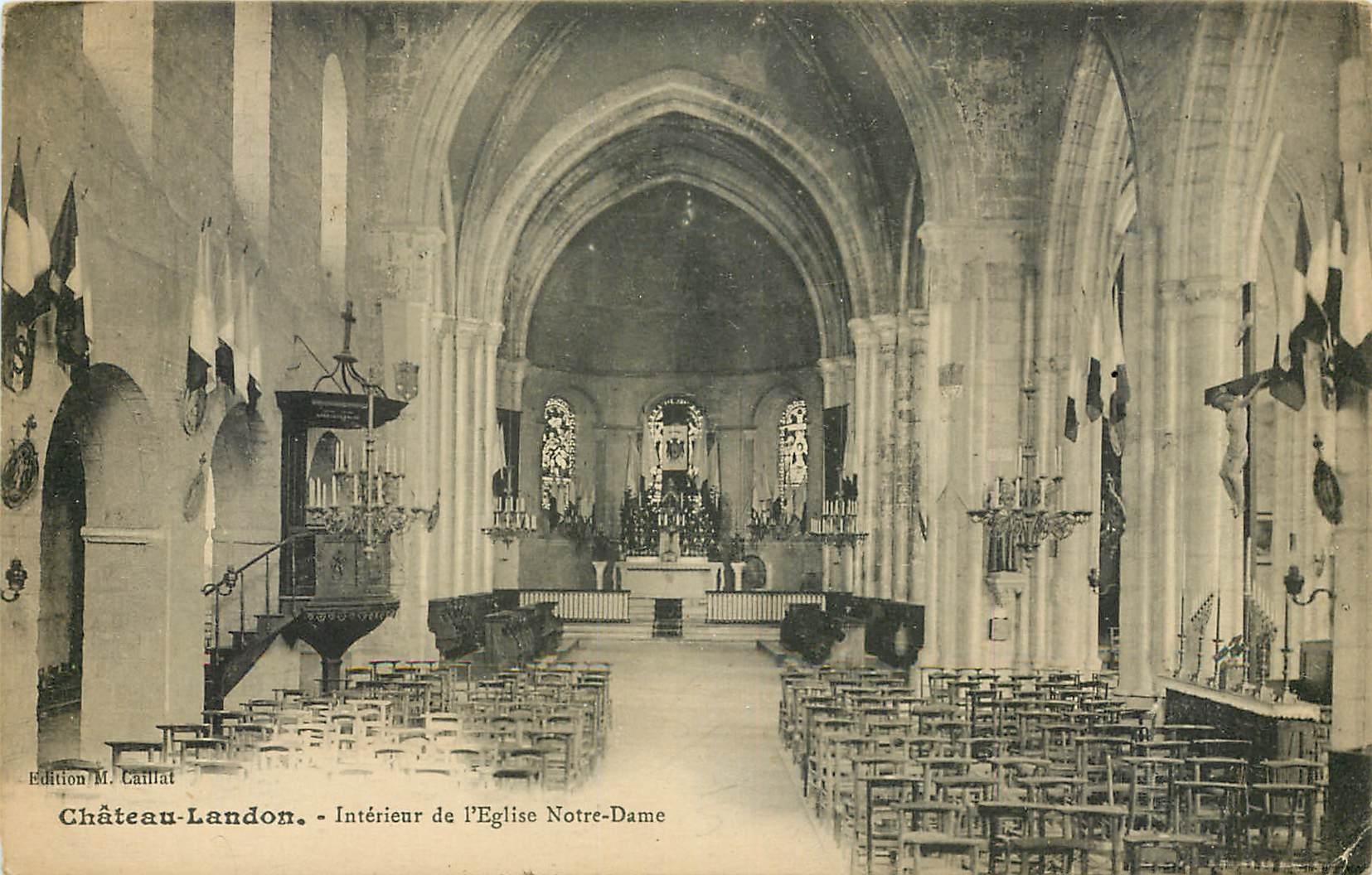 CPA Chateau Landon Interieur de l'Eglise Notre Dame 