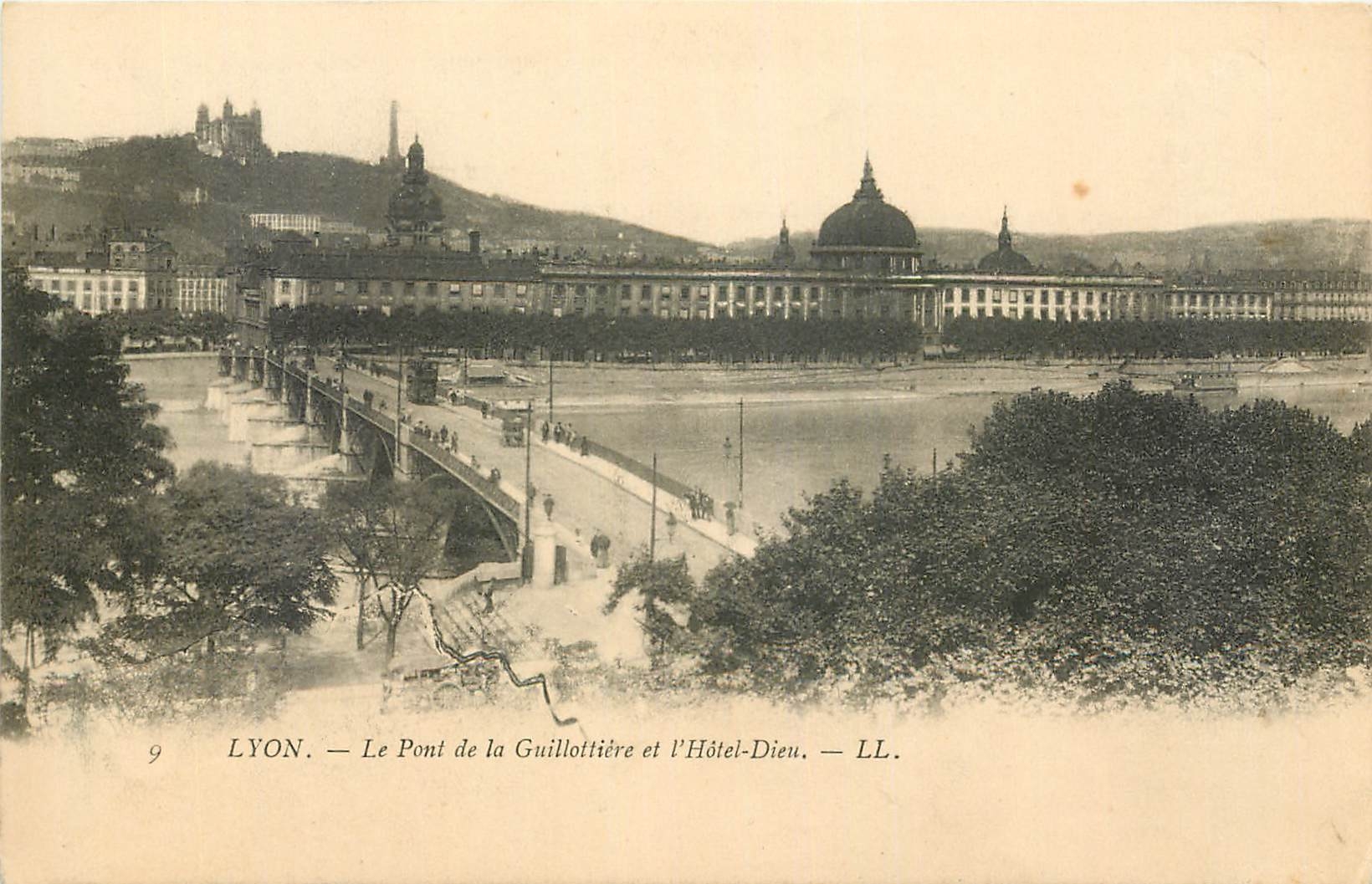 CPA Lyon Le Pont de la Guillotiere et l'Hotel Dieu 