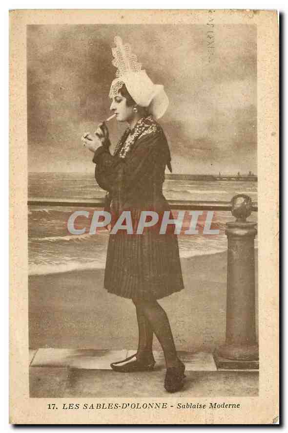 CPA Les Sables d'Olonne Sablaise Moderne Folklore Cigarette Tabac