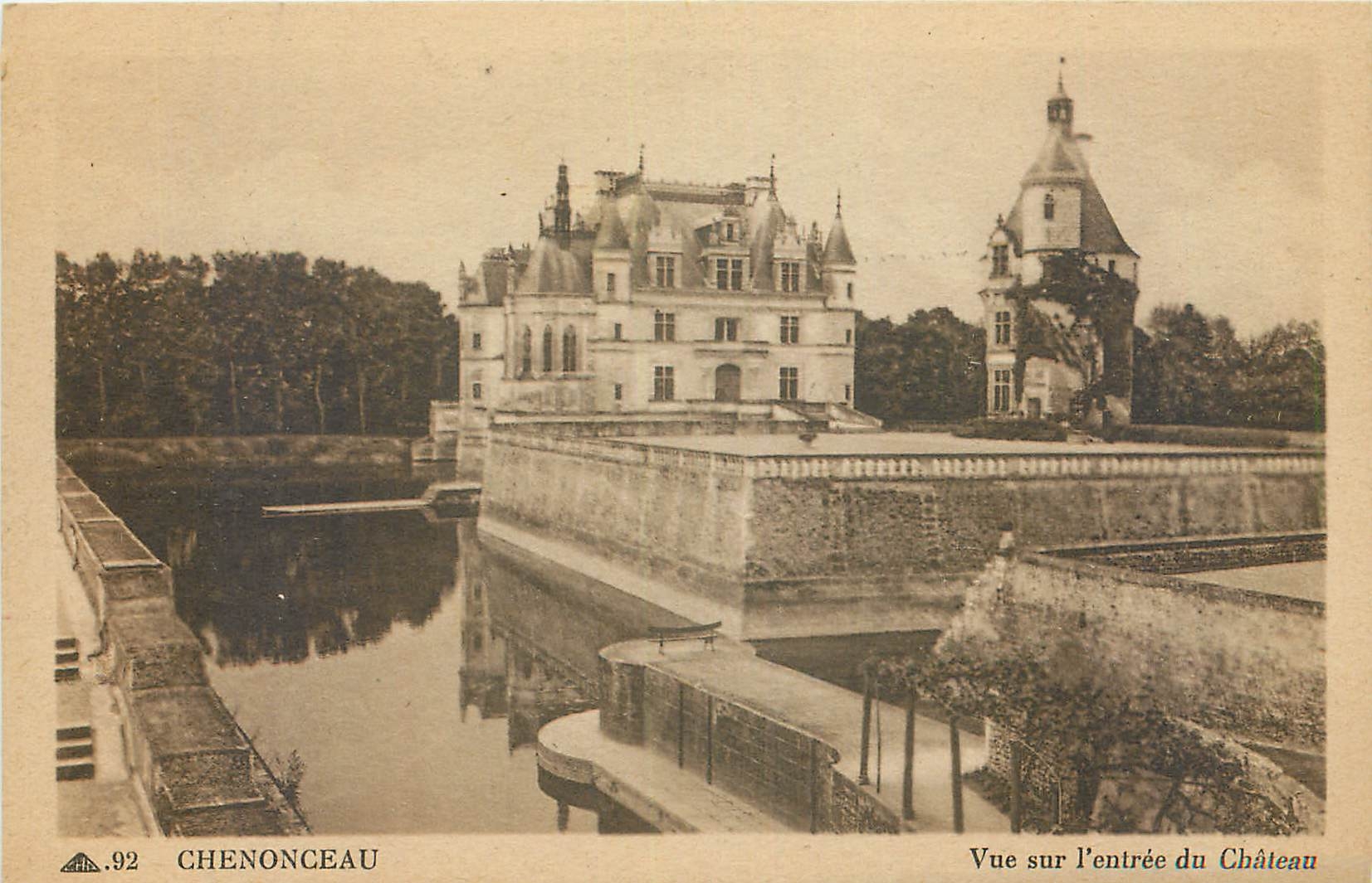 CPA Chenonceau Vuesur l'entree du Chateau 