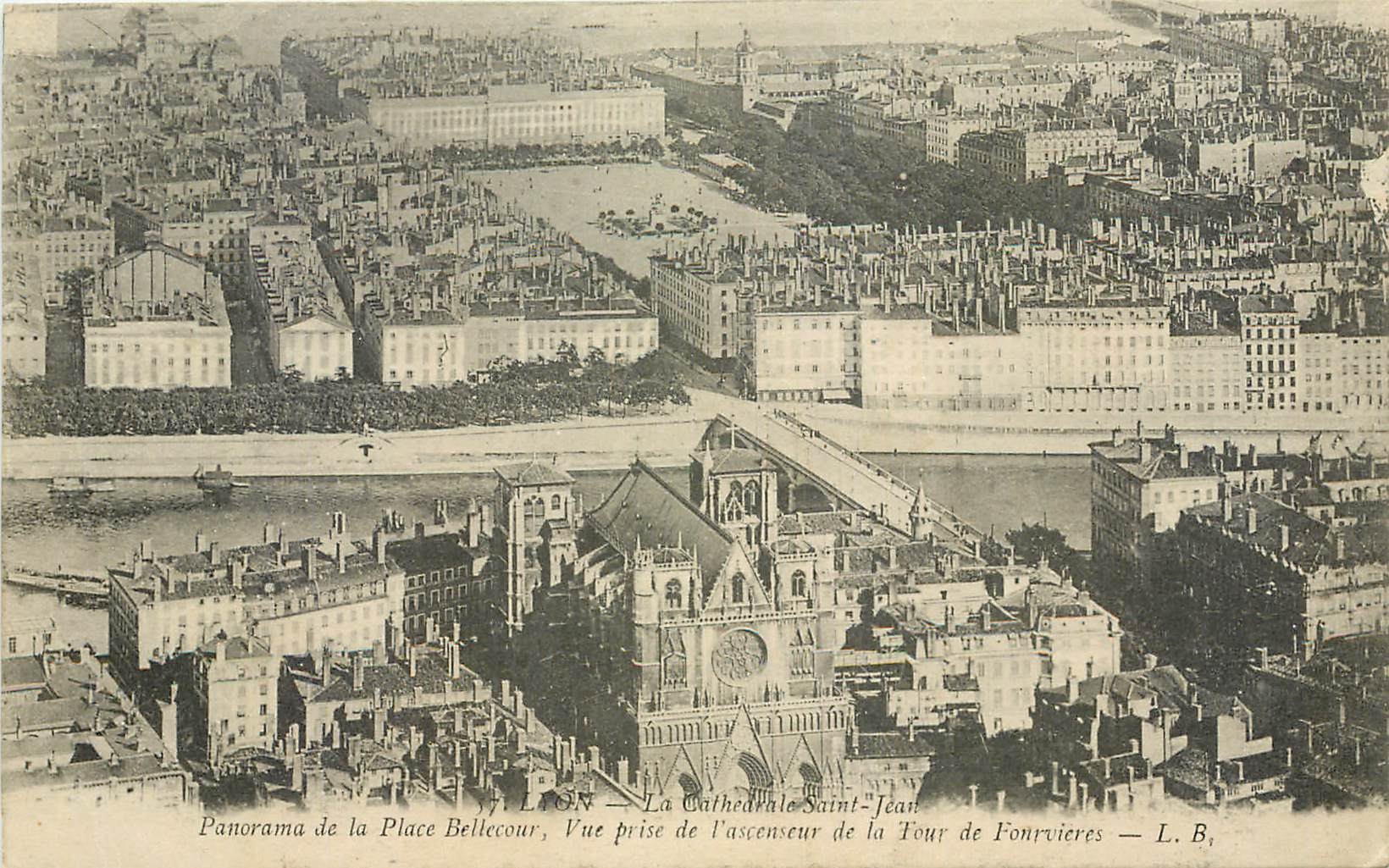 CPA Panorama de la Place Bellecour vue prise de l'ascenseur de la Tour de Fourvieres Lyon