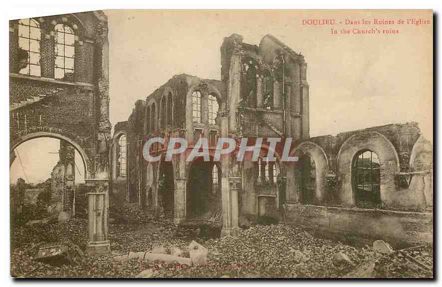CPA Doulieu dans les ruines de l'Eglise Militaria