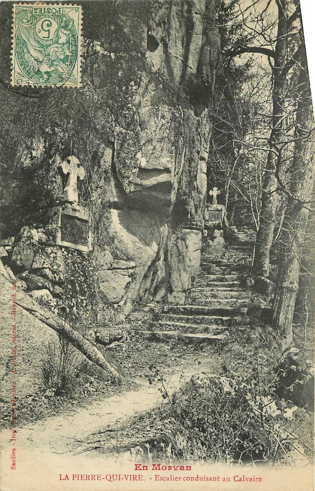 CPA En Morvan la Pierre Qui Vire Escalier conduisant au calvaire