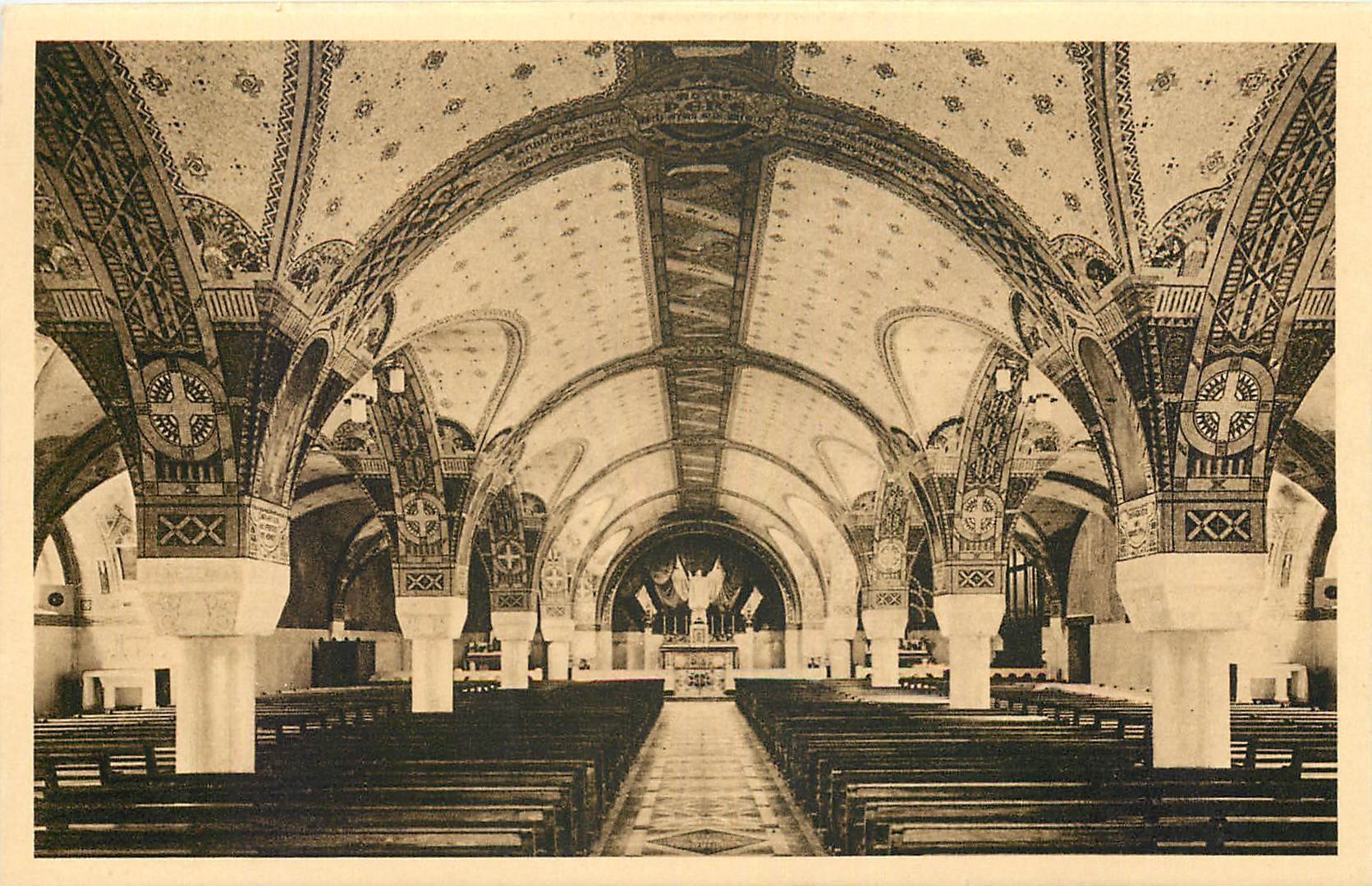 CPA La Basilique de Lisieux la Crypte vue generale 