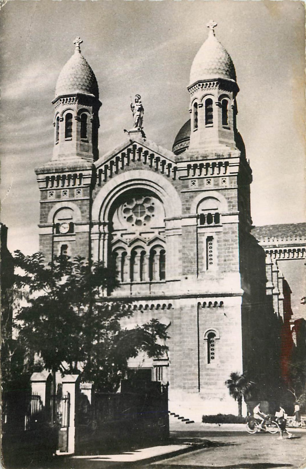 CPA Saint Raphael Var eglise Notre Dame de la Victoire 