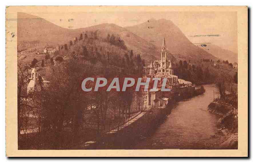 CPA Lourdes la Basilique et le monument interallie 