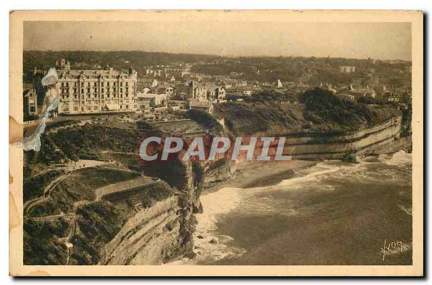 CPA La Douce France Biarritz Basses Pyreneees les Falaises vues du Phare 