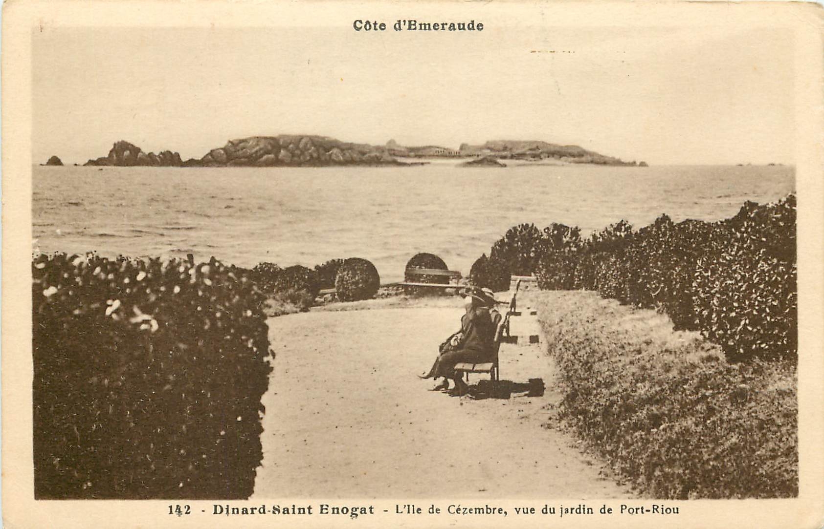 Côte d'Emeraude - L'Île de Cézembre, vue du jardin de Port-Riou - Dinard-Saint-Enogat