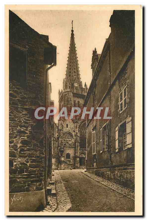 Vitré — Eine enge alte Straße, die zur Kirche Notre-Dame führt (15. und 16. Jahrhundert) — Yvvan