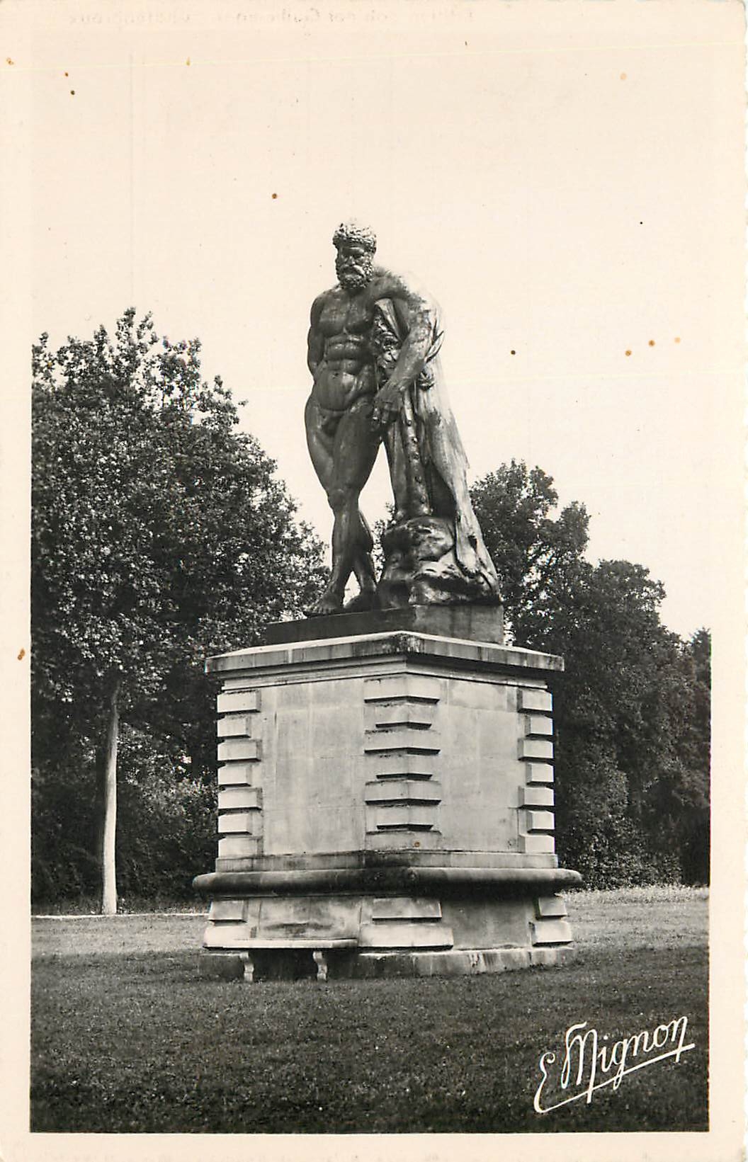 CPA Chateau de Vaux le Vicomte S et M Statue d'Hercule 