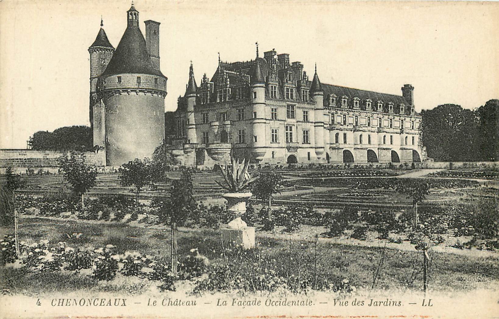 CPA Chenonceaux le Chateau la facade occidentale vue des Jardins 