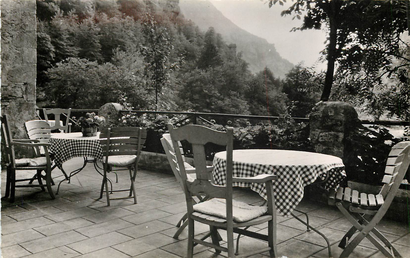 Gorges du Tarn — Château de la Caze - XVe Siècle — La Terrasse