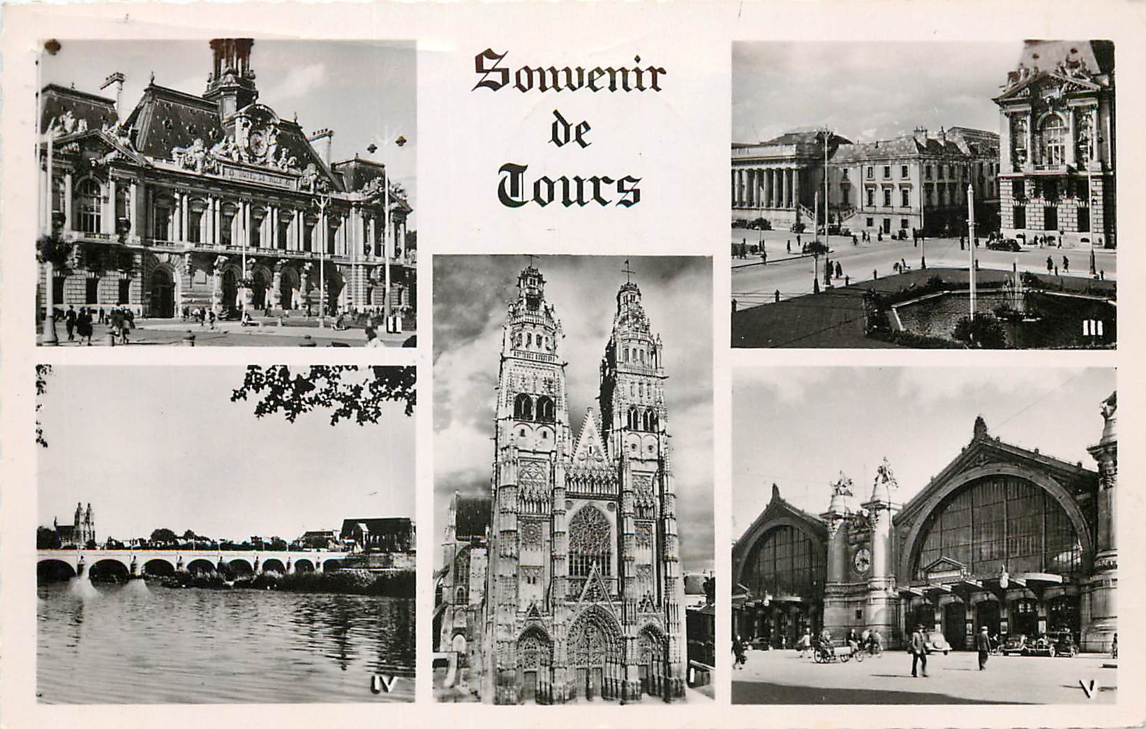 CPA Souvenir de Tours la Cathedrale St Gatien l'hotel de ville la place Jean Jaures vue generale la 