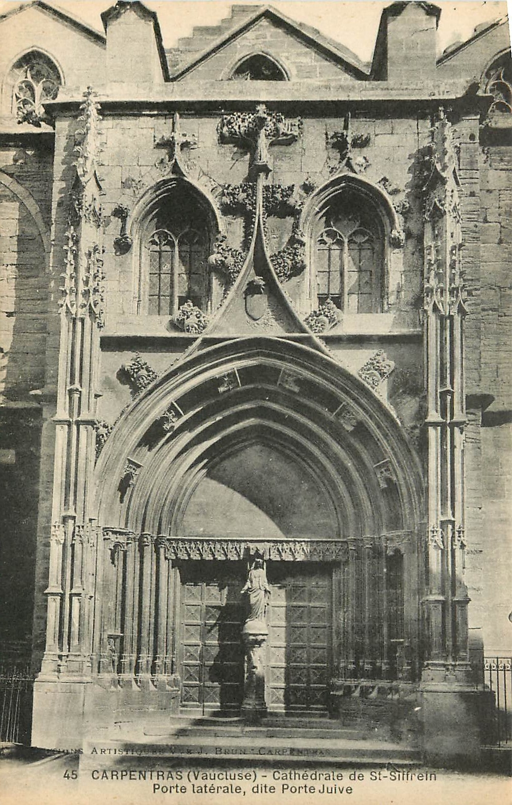 CPA Carpentras Vaucluse Cathedrale de St Siffrein porte laterale dite Porte Juive 