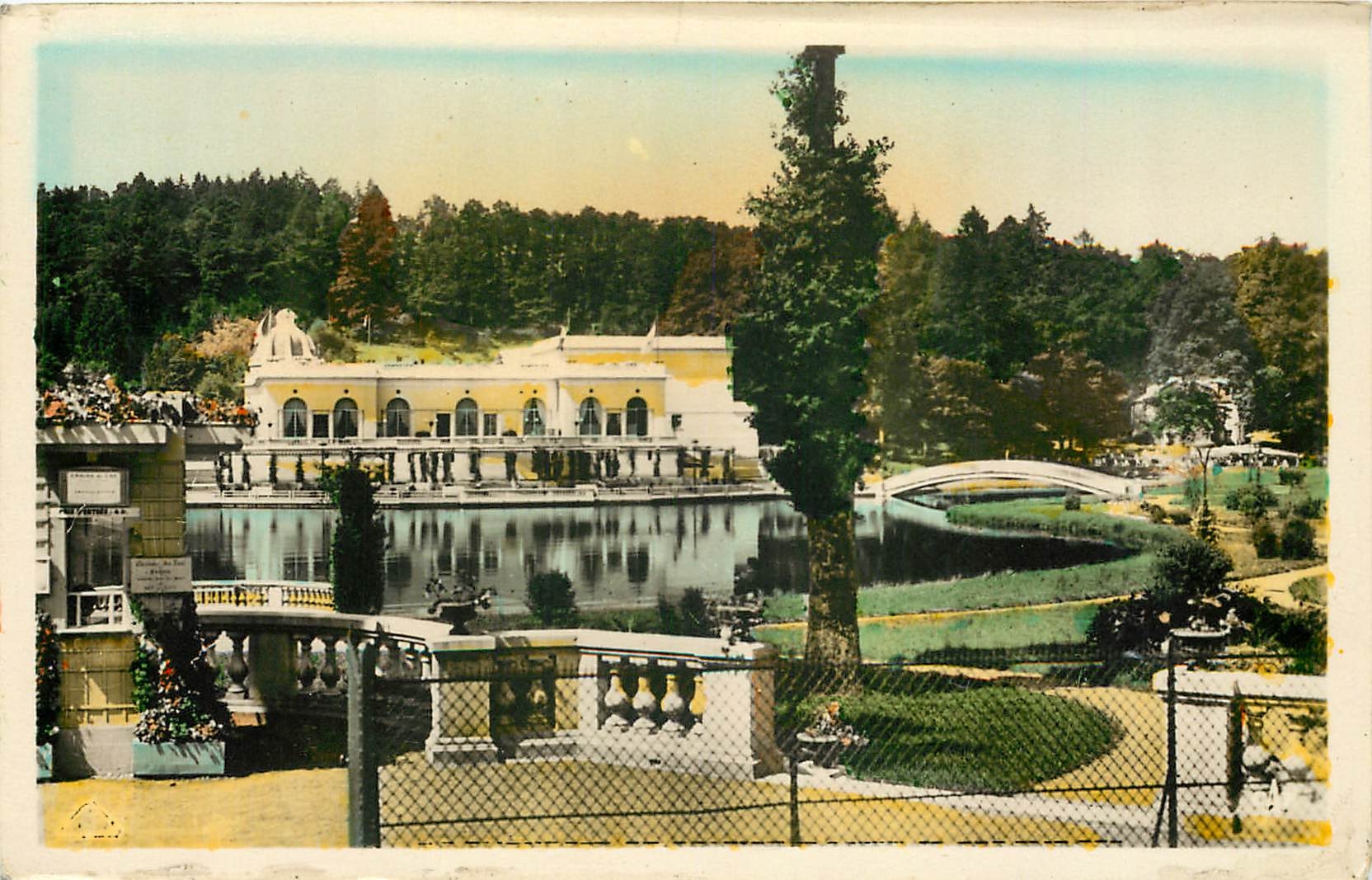 CPA Bagnoles de l'Orne le Casino du Lac et le Lac 