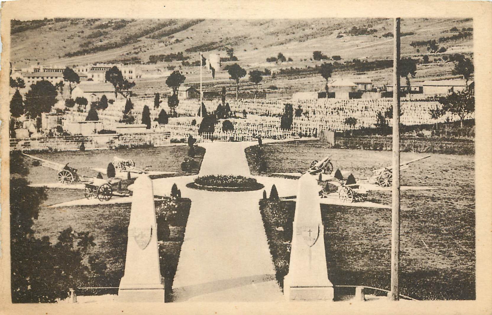 CPA Verdun cimetiere militaire du Faubourg 