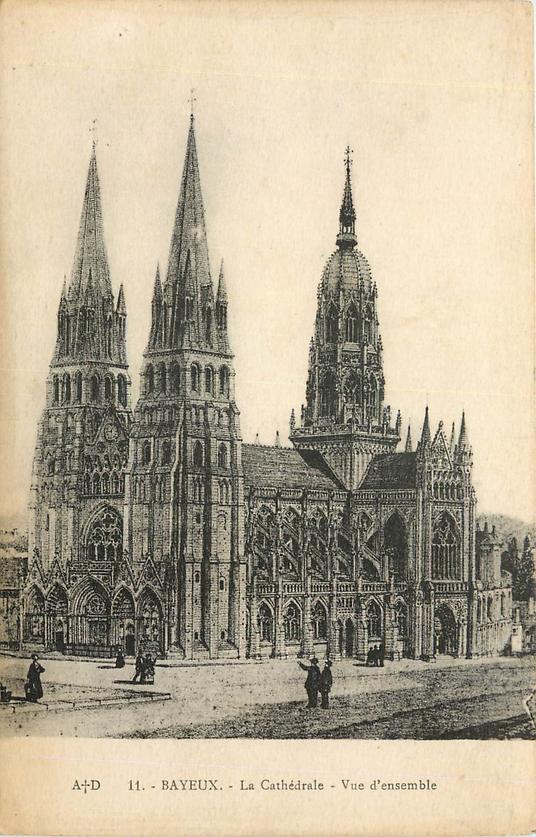 CPA Bayeux la Cathedrale vue d'ensemble 