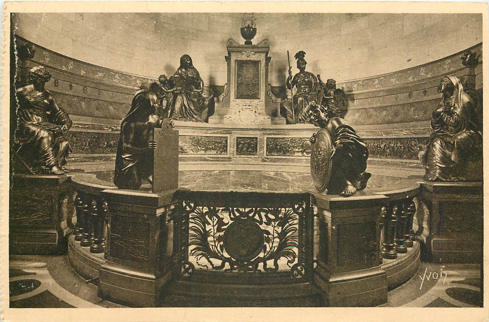 CPA Chateau de Chantilly Mausolee d'Henri II Prince de Conde 