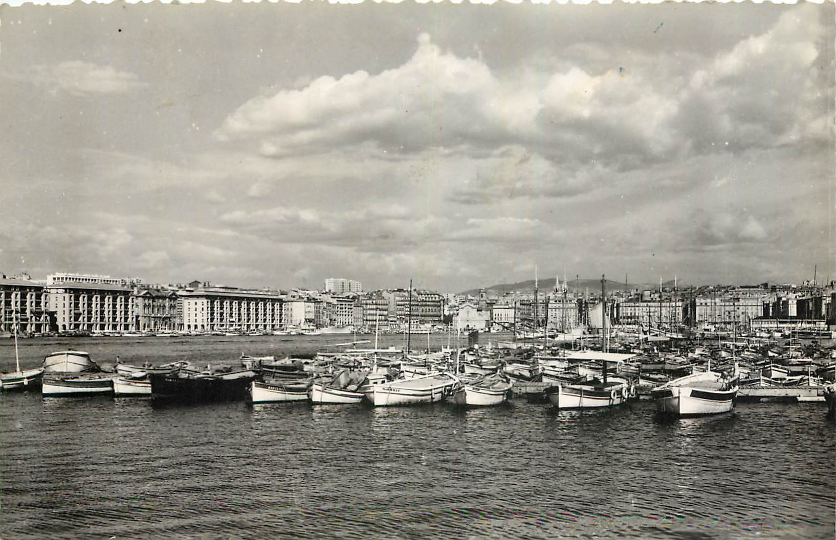 CPA Marseille le Vieux Port vue generale 