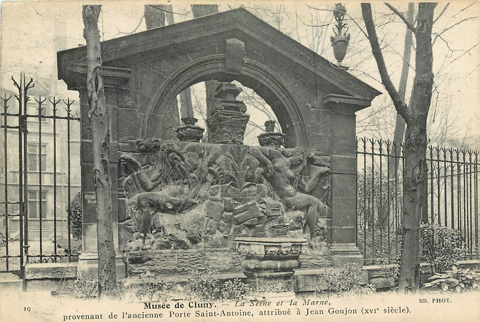 CPA Musee de Cluny la Seine et la Marne provenant de l'ancienne Porte Saint Antoine attribue a Jean 