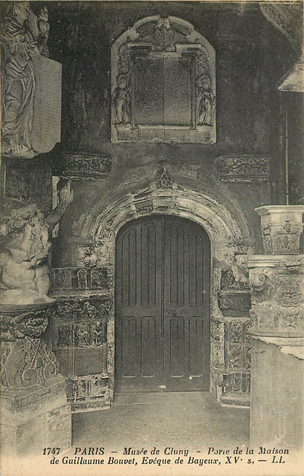 CPA Paris Musee de Cluny Porte de la Maison de Guillaume Bouvet Eveque de Bayeux XV S 
