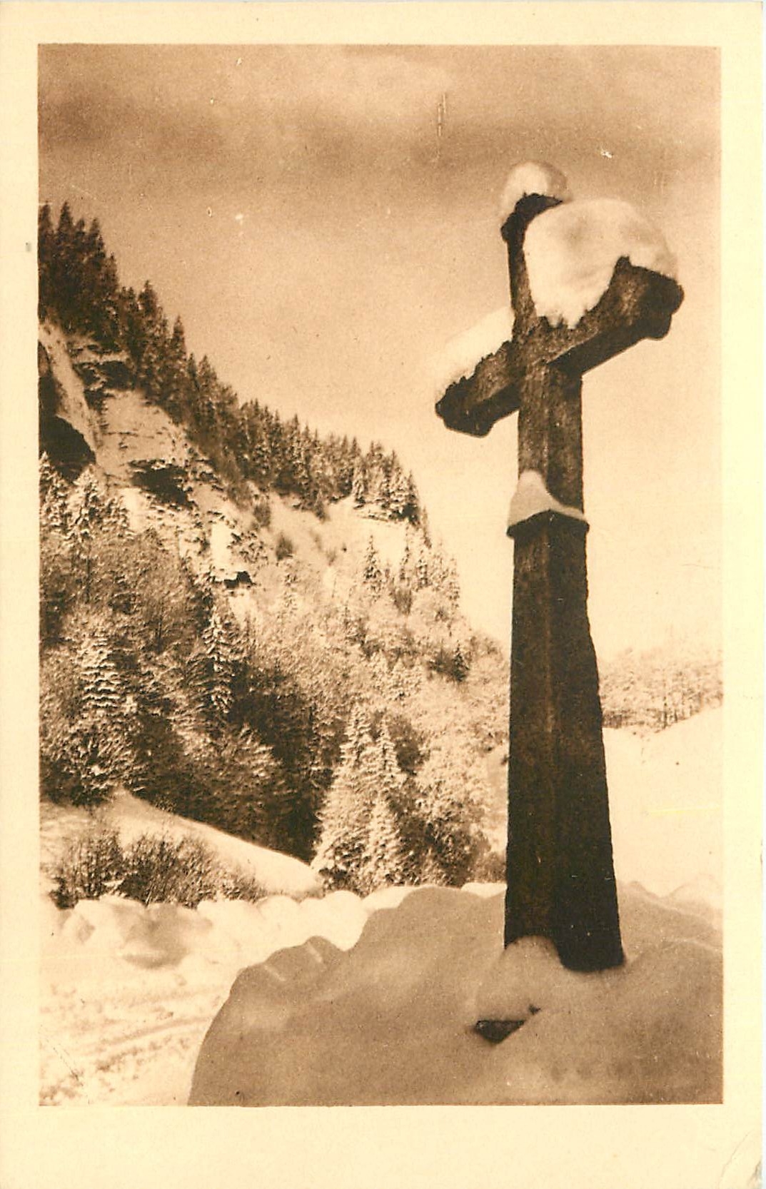 CPA La Giettaz Villas Jeanne d'Arc et St Francois Entree du Village 
