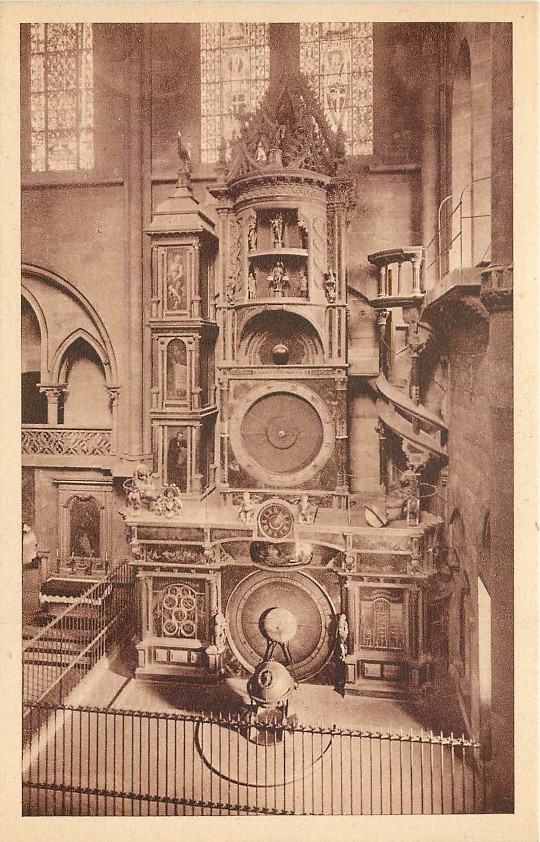 CPA Strassburg Das Munster Die astronomische Uhr 