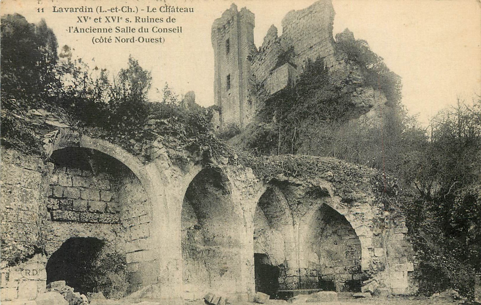 CPA Lavardin L et Ch le Chateau XV et XVI S Ruines de l'Ancienne Salle du Conseil Cote Nord Ouest 