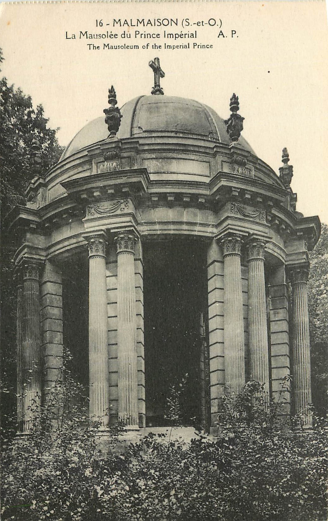 CPA Malmaison St et O la Mousolee du Prince Imperial 