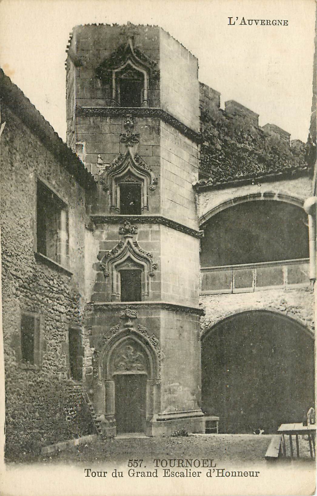 Tour du Grand Escalier d'Honneur — Tournonel — L'Auvergne, n° 557