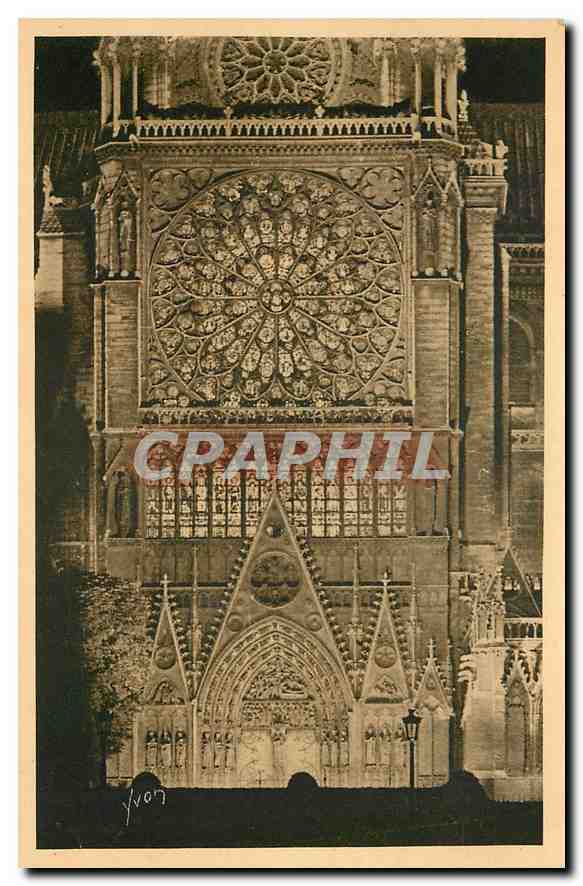 CPA Paris en Flanant Notre Dame la Grande Rosace Illuminee 
