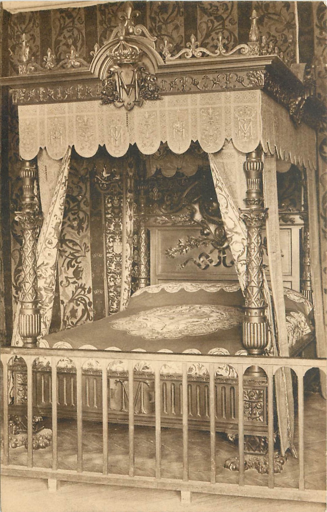 Le Lit du Comte de Chambord — Le Château — Carte Postale de Luxe n°34