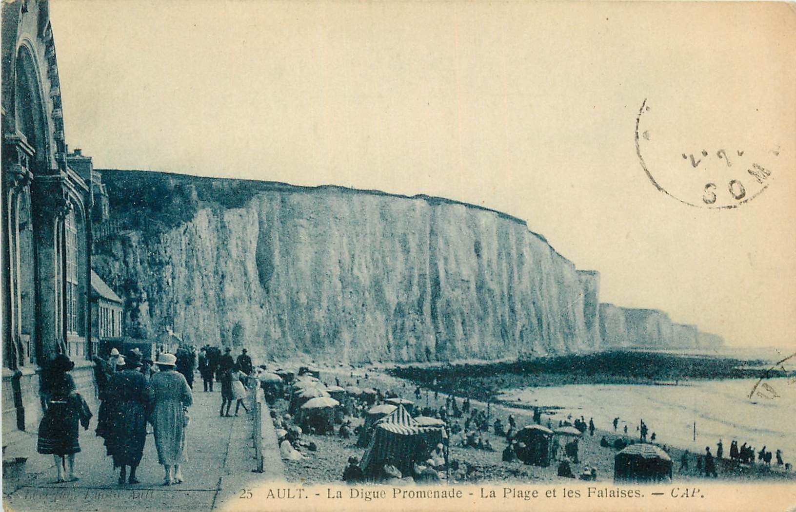CPA Ault la Digue Promenade la plage et les Falaises 