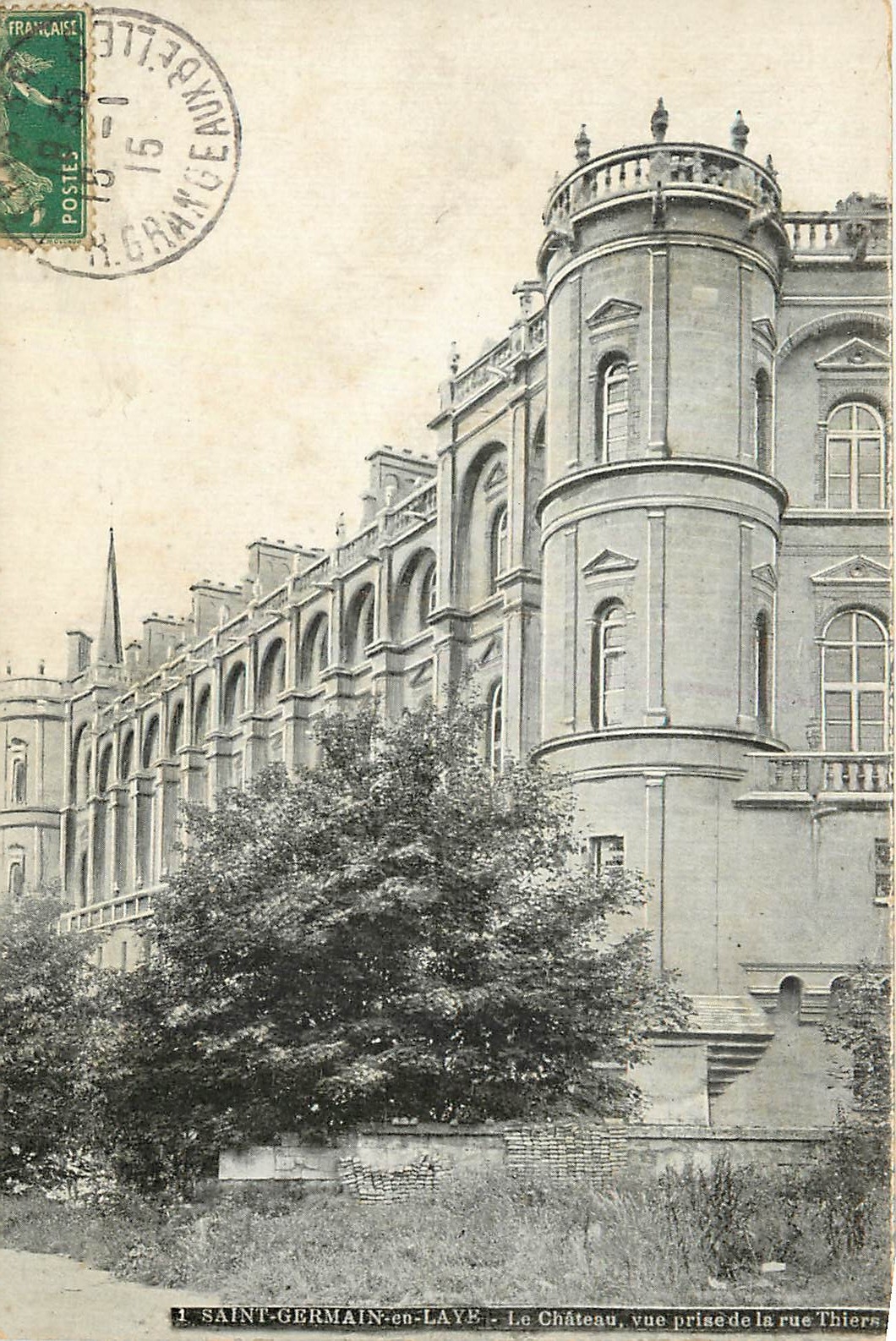 CPA Saint Germain en Laye le Chateau vue prise de la rue Thiers 