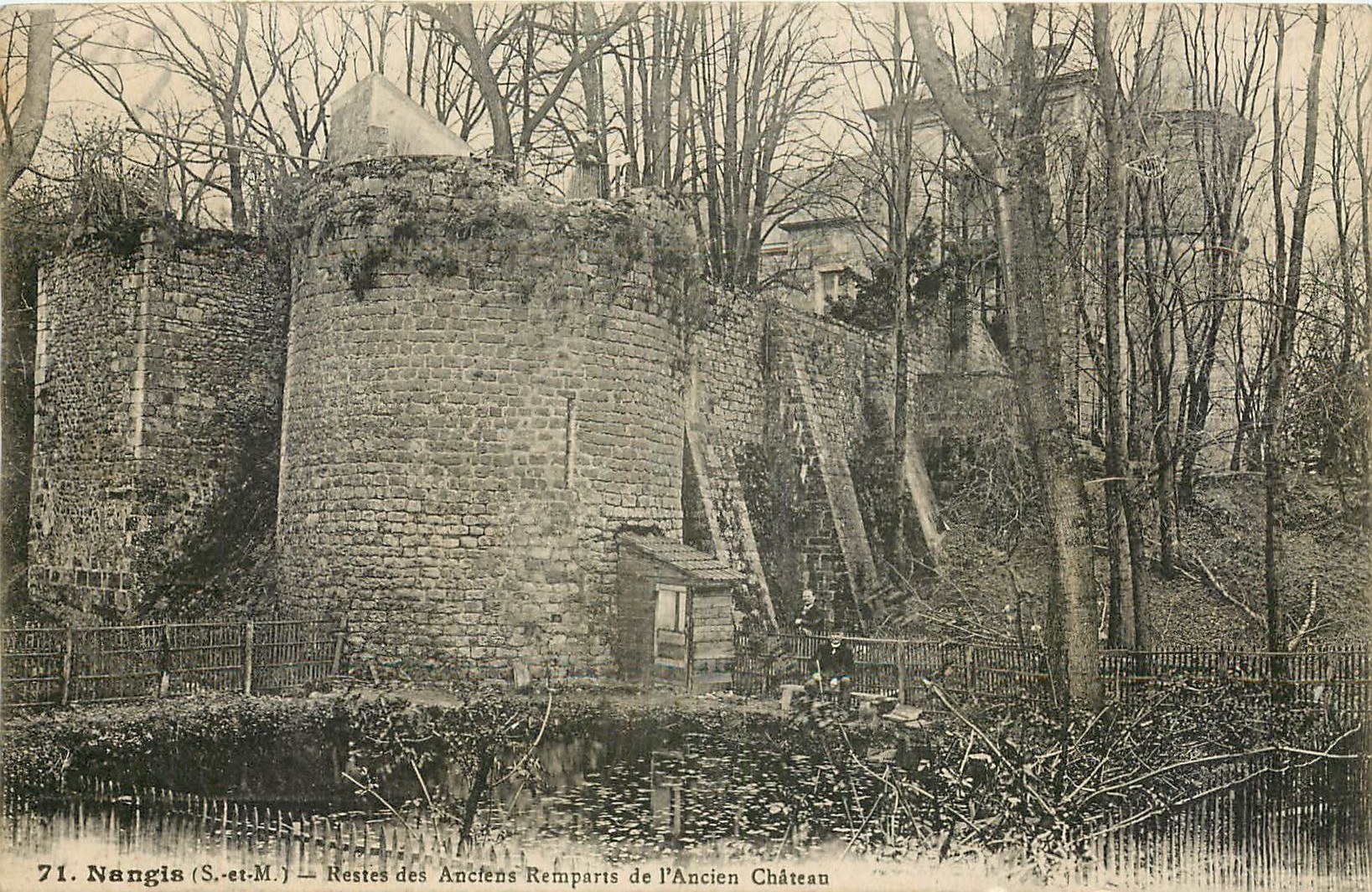 CPA Nangis S et M Restes des anciens Remparts de l'Ancien Chateau 