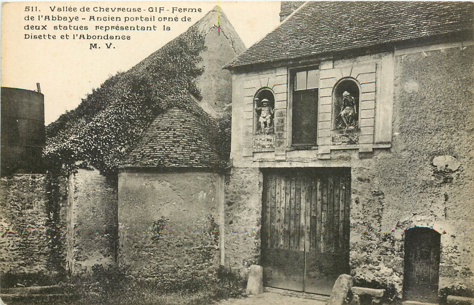 CPA Vallee de Chevreuse ferme de l'Abbaye ancien portail orne de deux statues representant la disett
