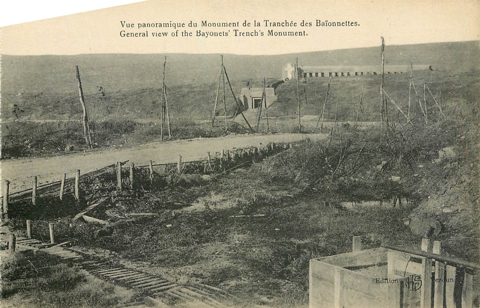 CPA Vue panoramique du Monument de la Tranche des Baionnettes Militaria