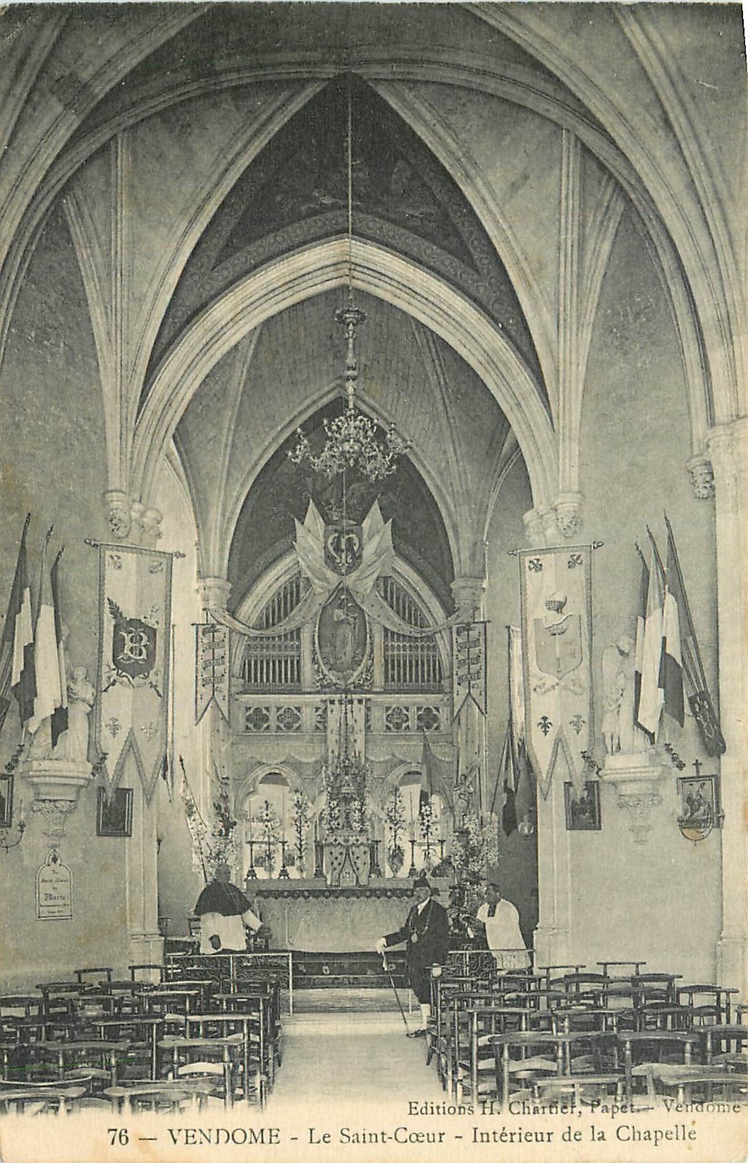 CPA Vendome le Saint Coeur interieur de Chapelle 