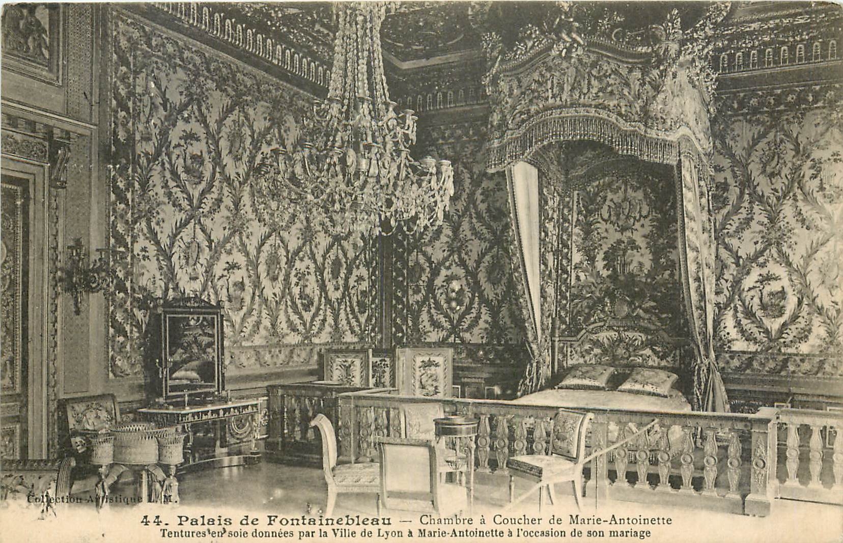 Palast von Fontainebleau — Schlafzimmer von Marie-Antoinette — Seidenhängen, gespendet von der Stadt Lyon anlässlich ihrer Hochzeit