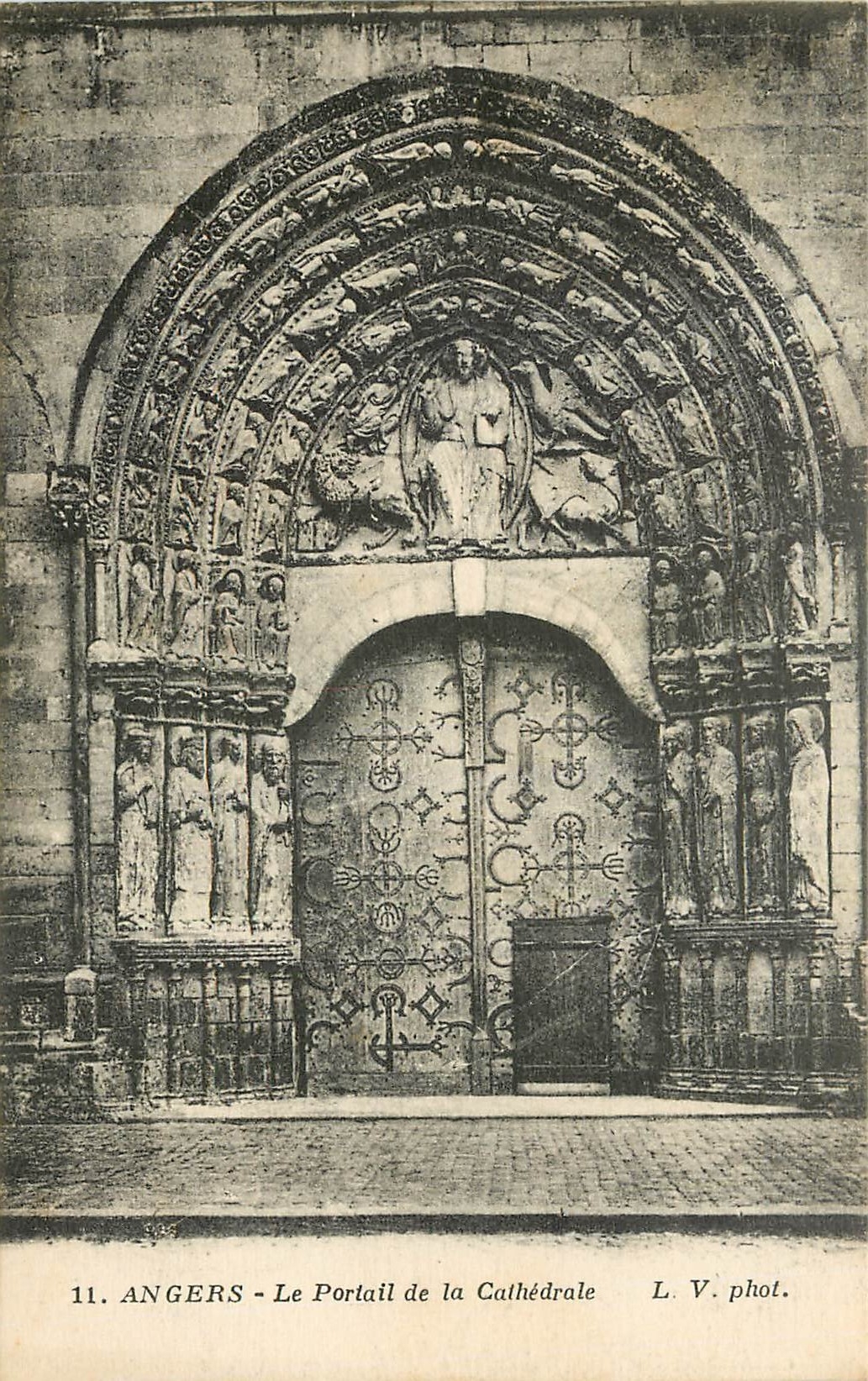 CPA Angers le Portail de la cathedrale 