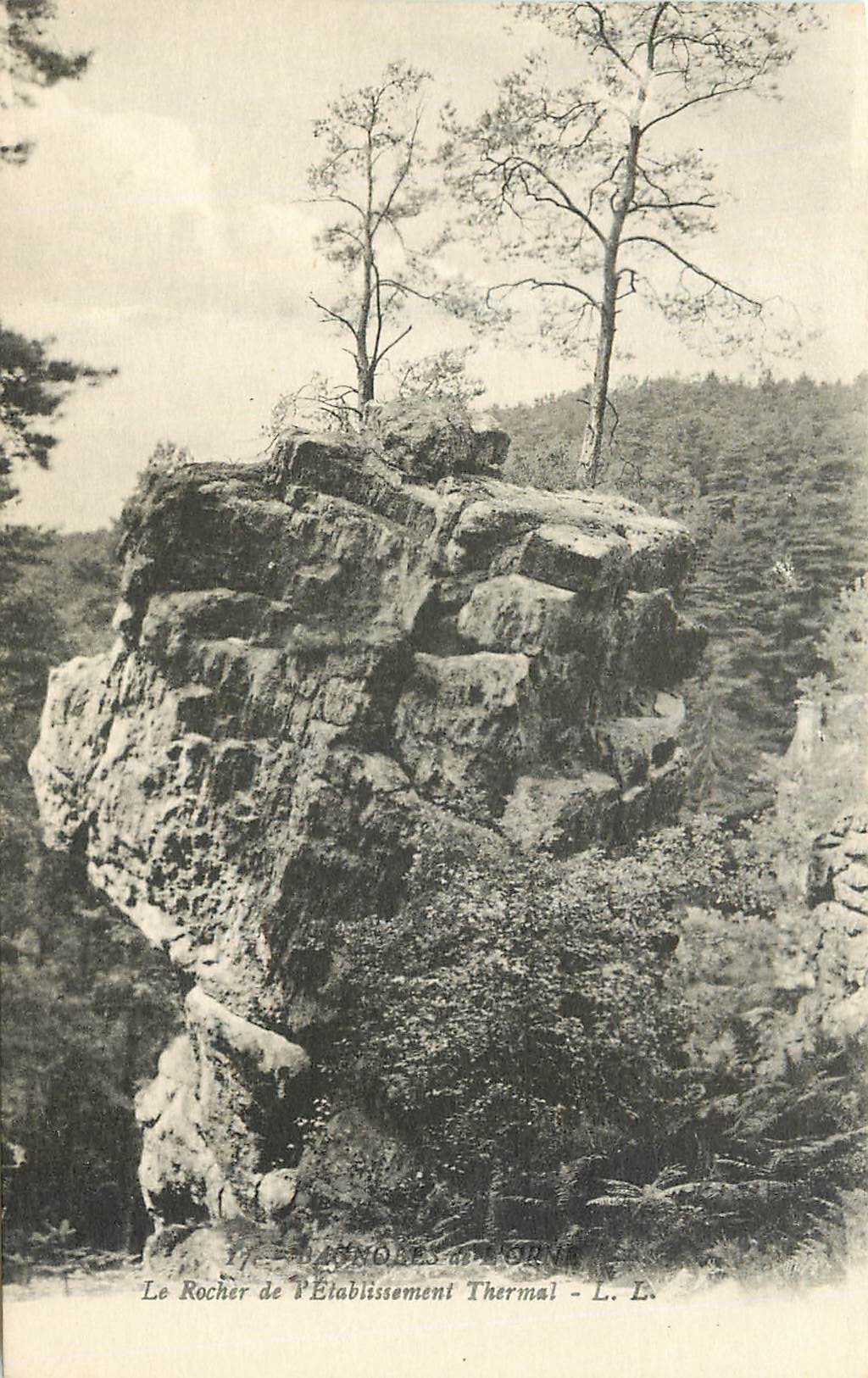 CPA Bagnoles de l'Orne le rocher de l'etablissement Thermal 