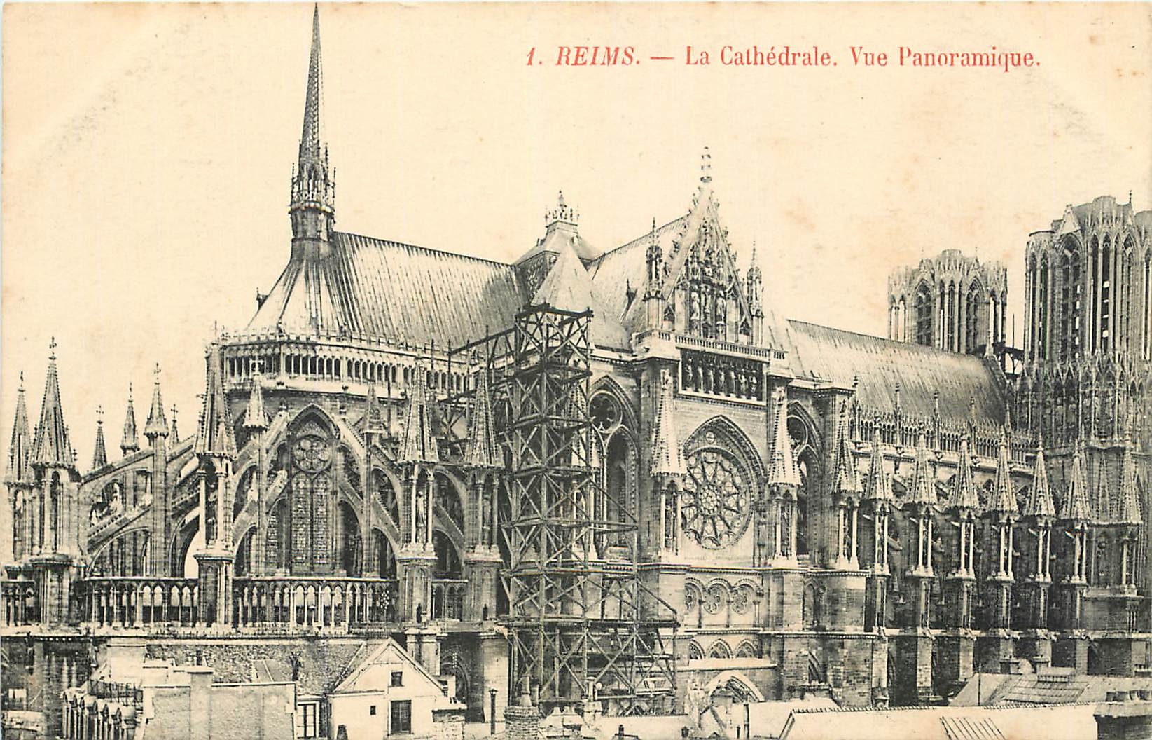 Reims — La Cathédrale. Vue Panoramique.