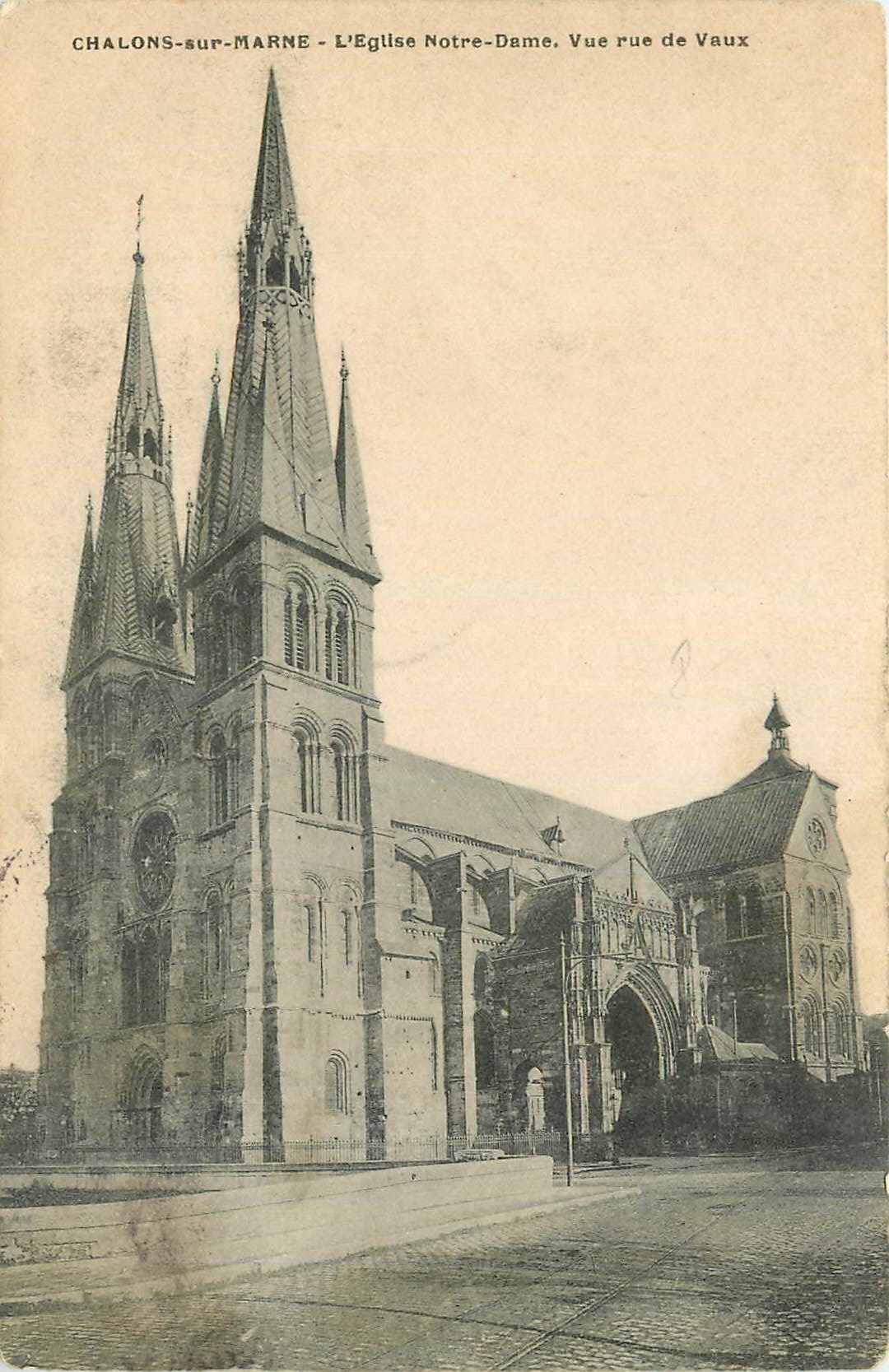 CPA Chalons sur Marne l'Eglise Notre Dame vue rue de Vaux 