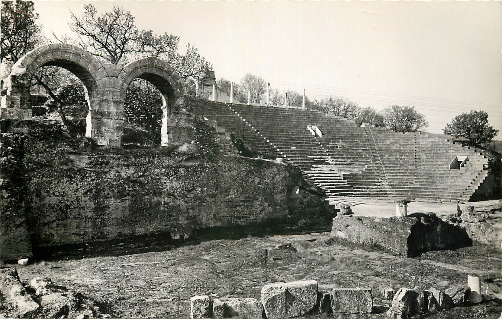 CPA Vaison la Romaine le Theatre antique 