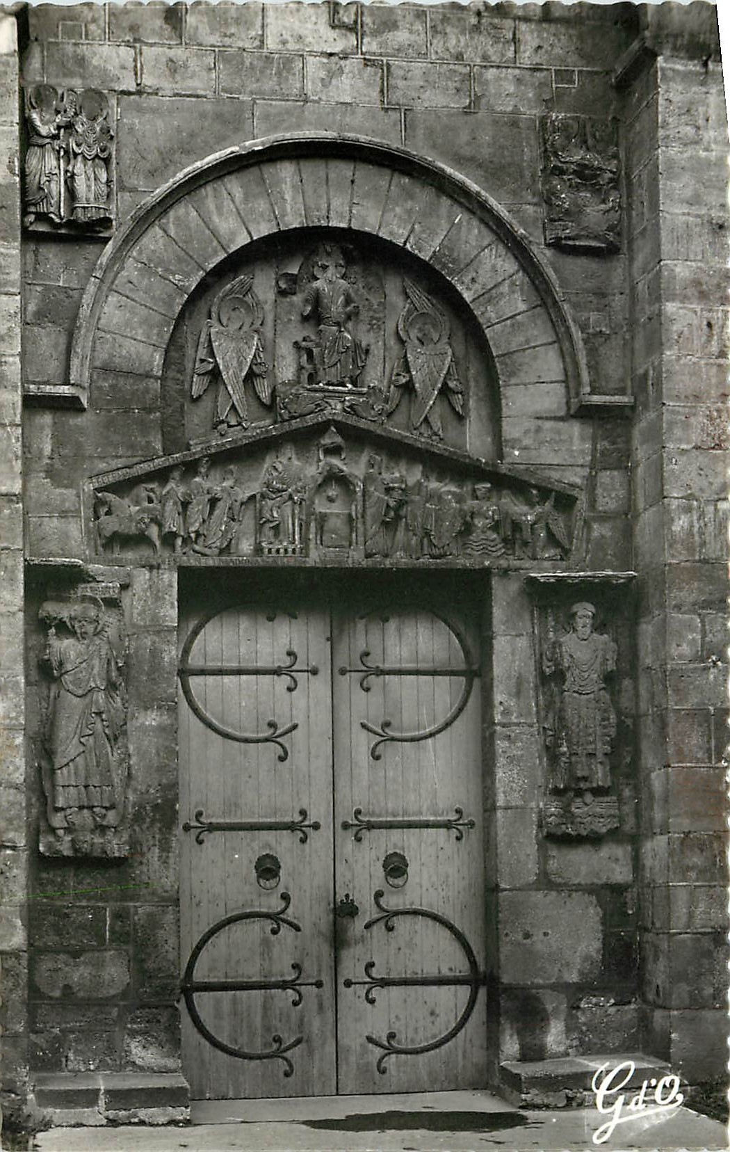 Basilica of Notre-Dame du Port in Clermont-Ferrand — Southern Main Portal (12th century) — Olliarques