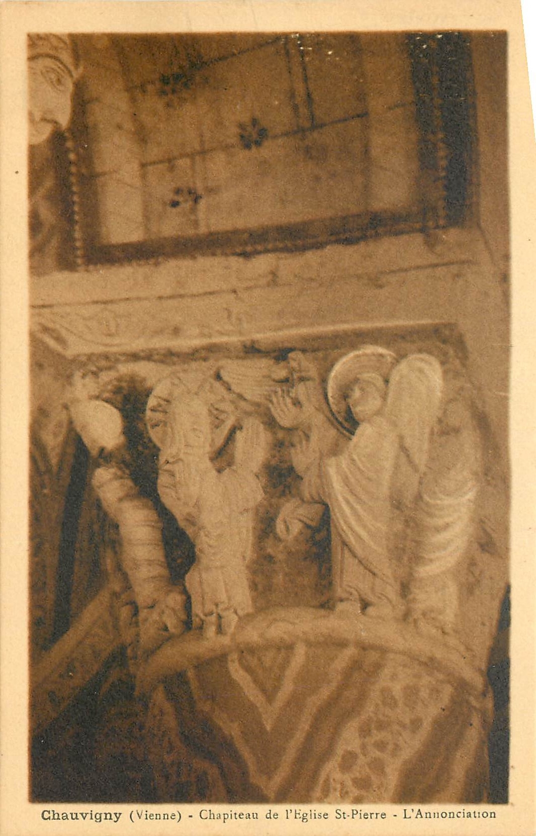 CPA Chauvigny Vienne Chapiteau de L'eglise St Pierre l'Annonciation 