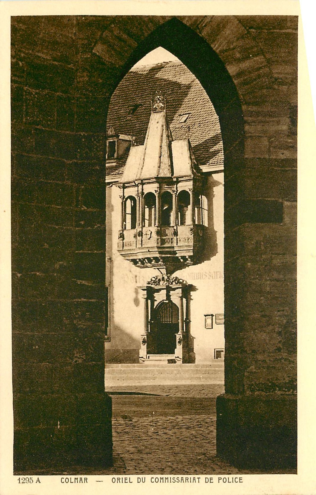 CPA Colmar Oriel du Commissariat de Police 