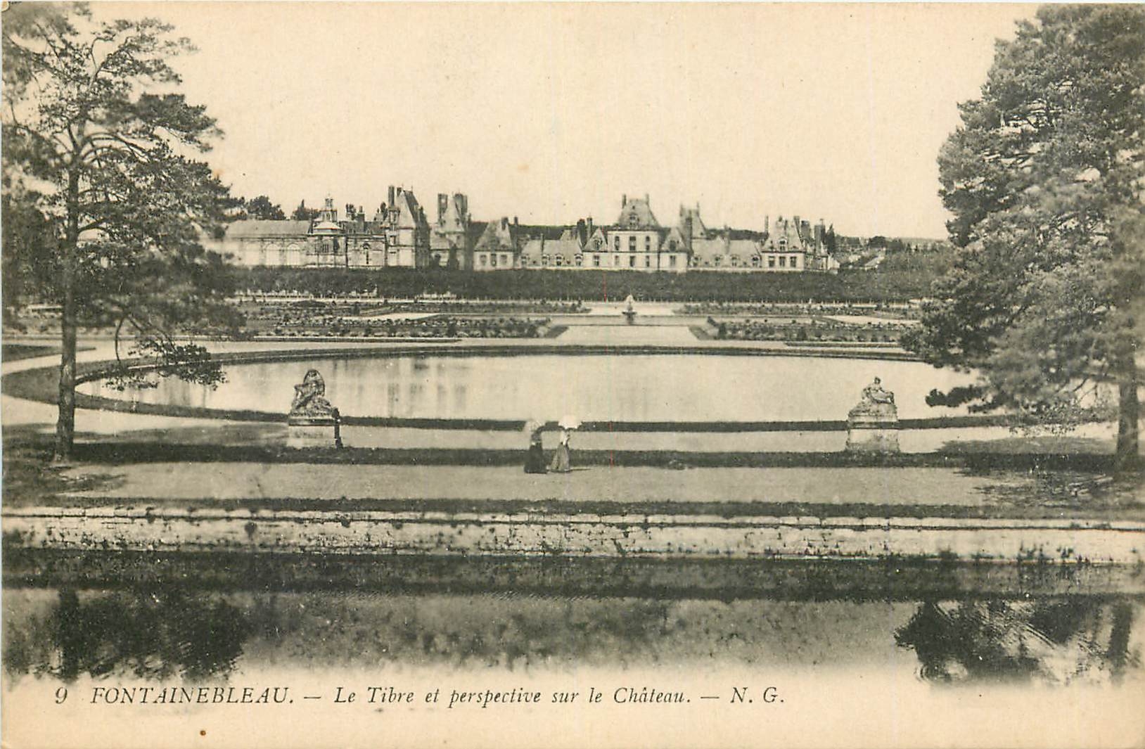 CPA Fontainebeau le tibre et perspective sur le Chateau 