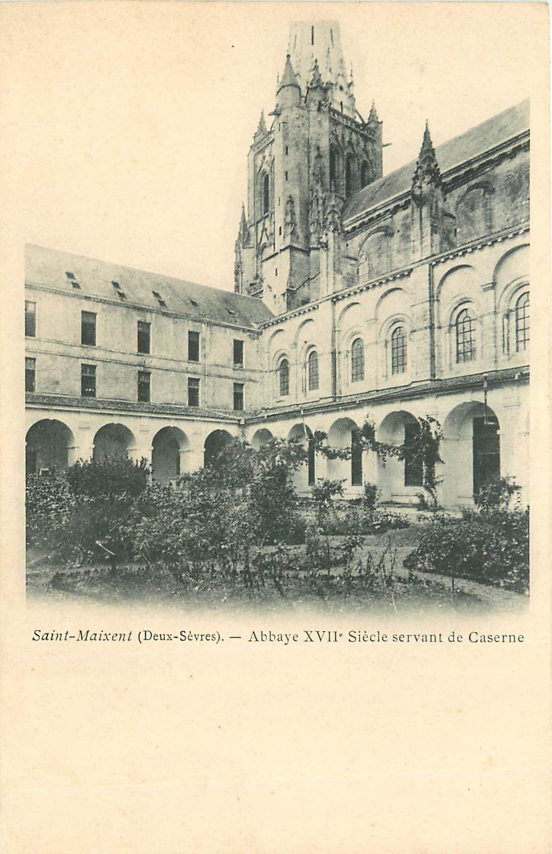 CPA Saint Maixent Deux Sevres Abbaye XVII siecle servant de Caserne 